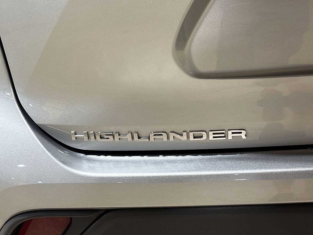 Thumbnail: 2022 Toyota Highlander - 6
