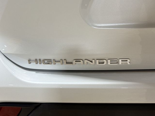 Thumbnail: 2022 Toyota Highlander - 6