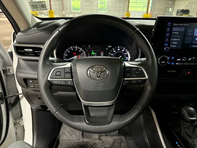 Thumbnail: 2022 Toyota Highlander - 2