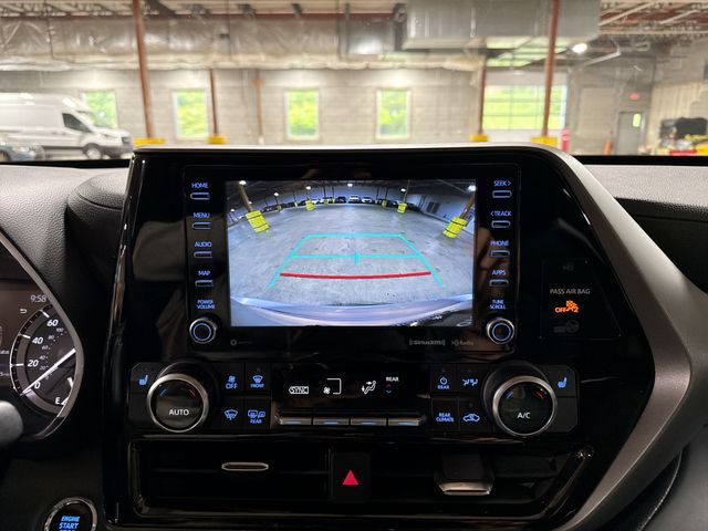 Thumbnail: 2022 Toyota Highlander - 27