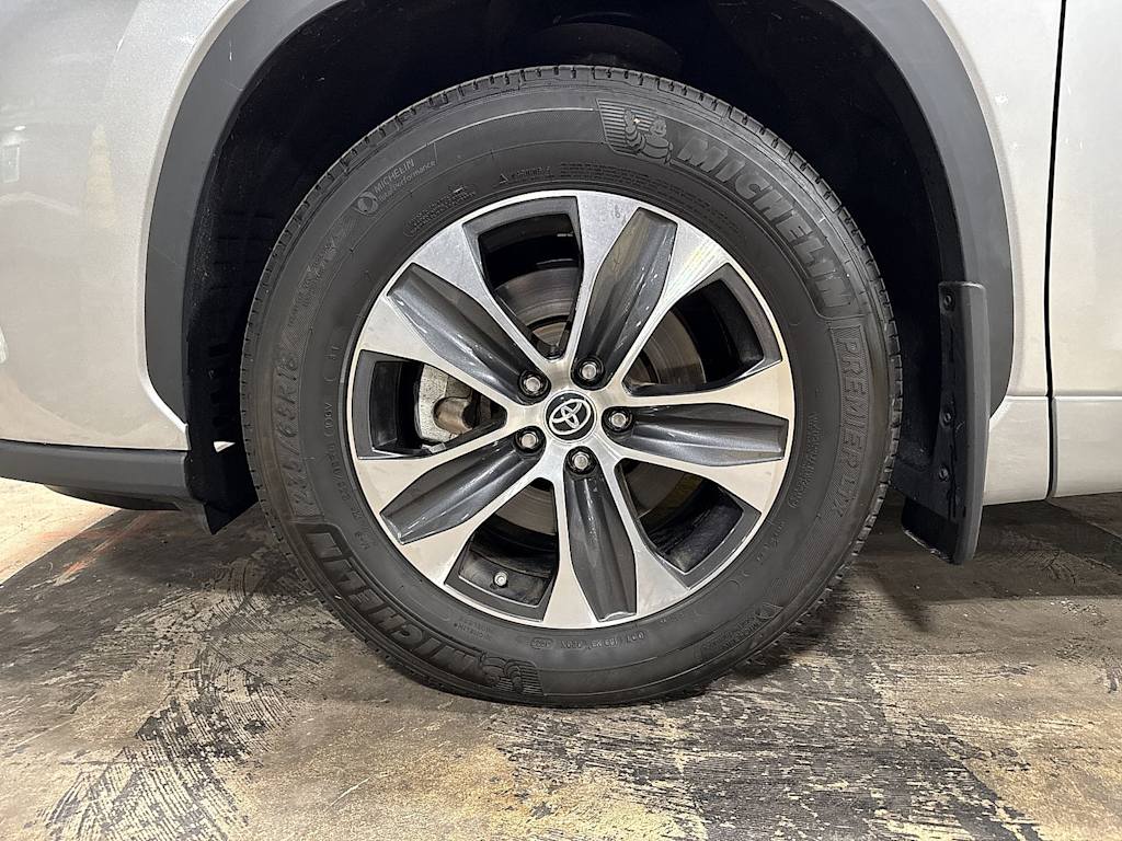 Thumbnail: 2022 Toyota Highlander - 7