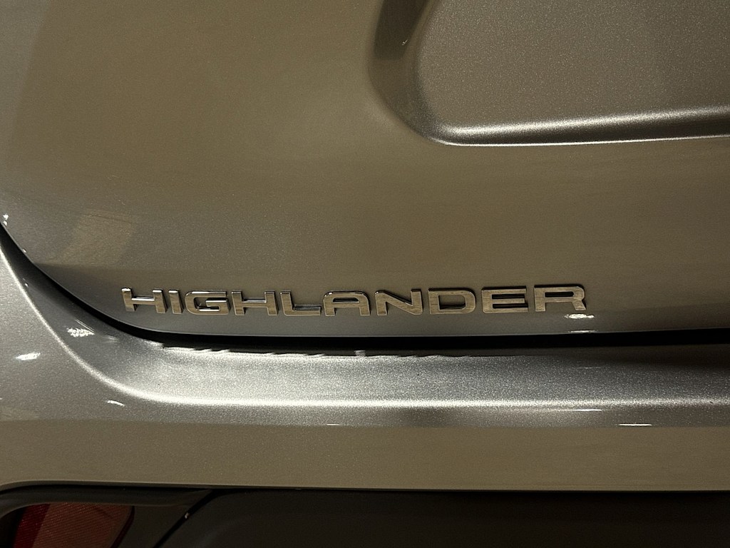 Thumbnail: 2022 Toyota Highlander - 6