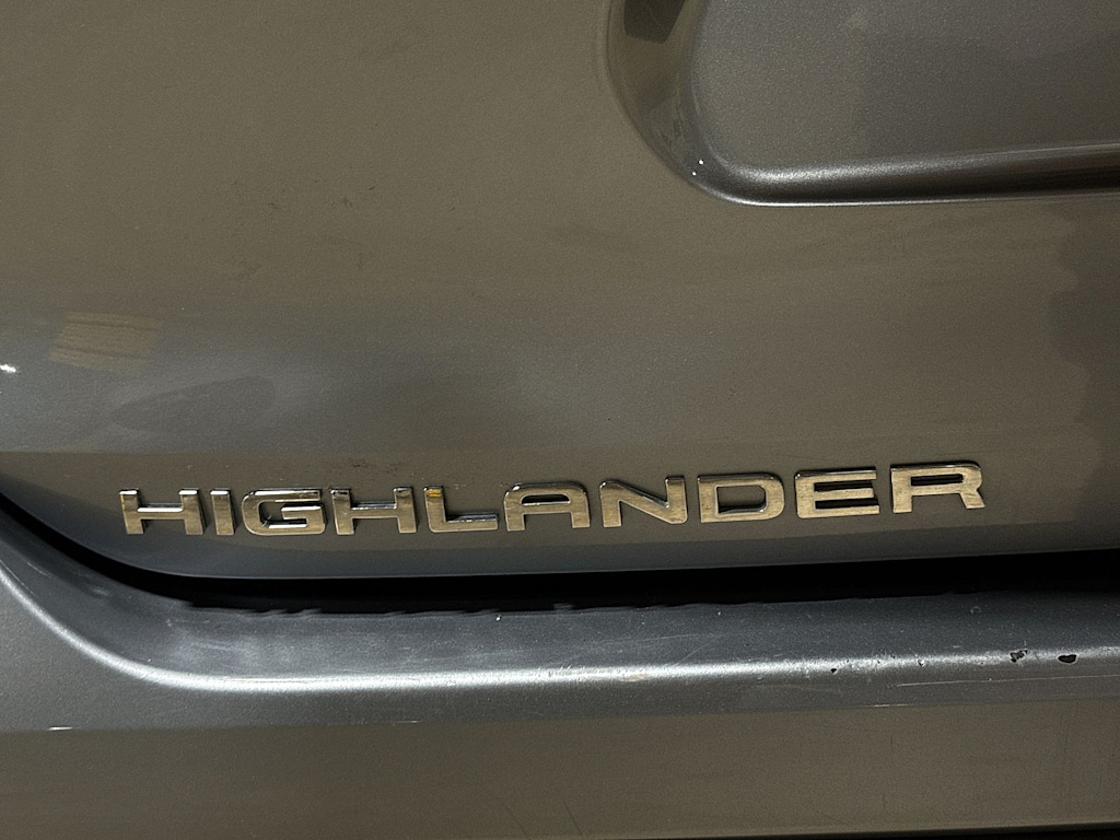 Thumbnail: 2022 Toyota Highlander - 6