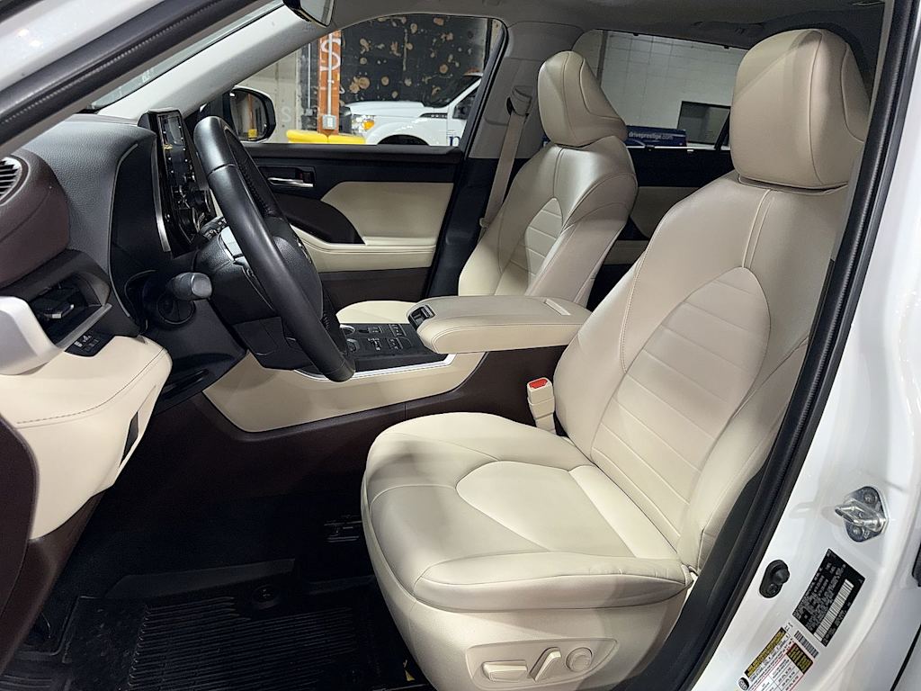 Thumbnail: 2022 Toyota Highlander - 9