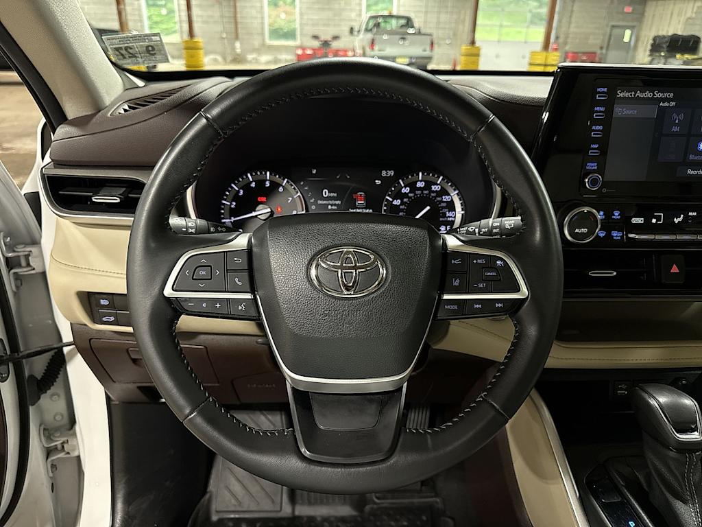 Thumbnail: 2022 Toyota Highlander - 2