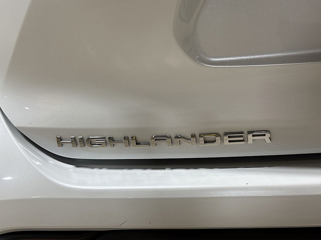 Thumbnail: 2022 Toyota Highlander - 6