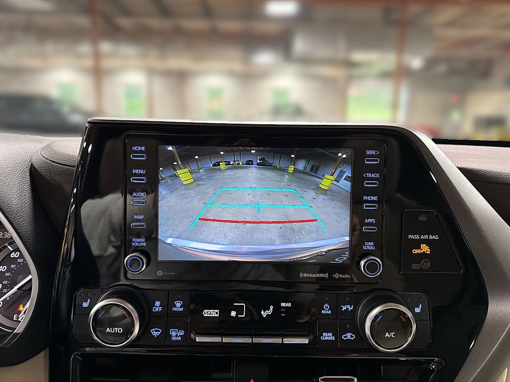 Thumbnail: 2022 Toyota Highlander - 29