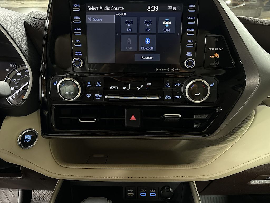 Thumbnail: 2022 Toyota Highlander - 25
