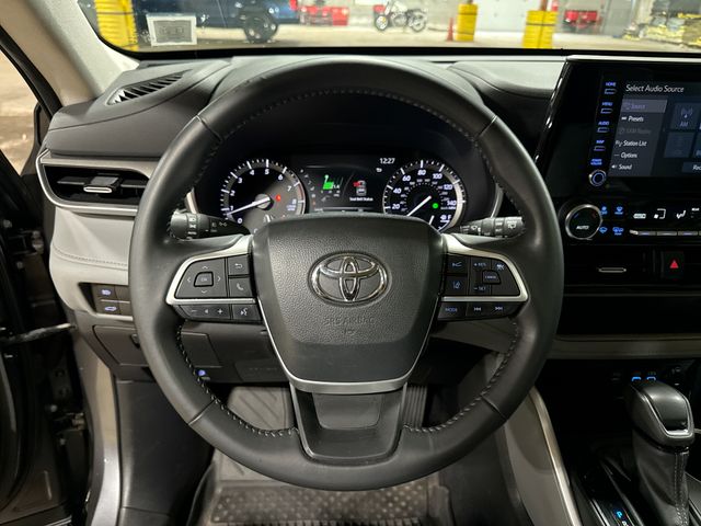 Thumbnail: 2022 Toyota Highlander - 2