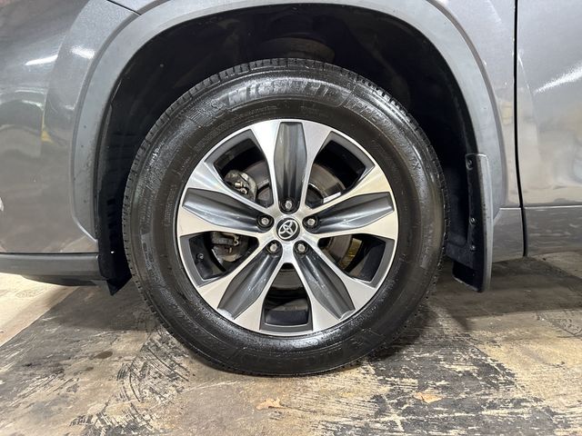 Thumbnail: 2022 Toyota Highlander - 7