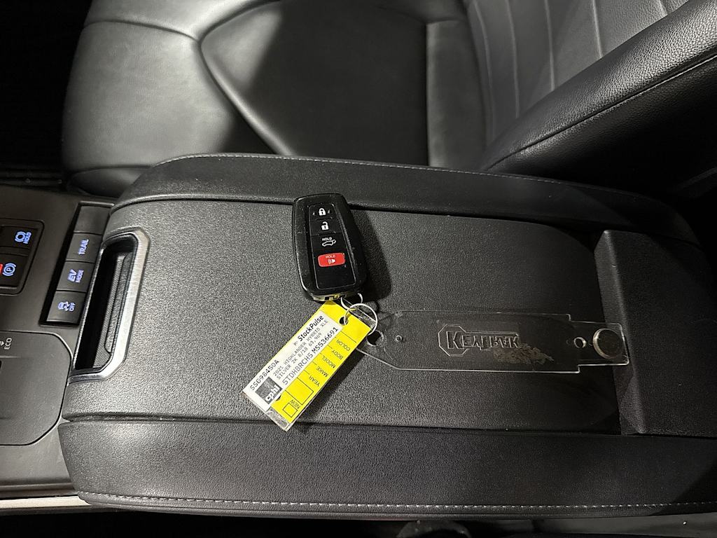 Thumbnail: 2021 Toyota Highlander - 16