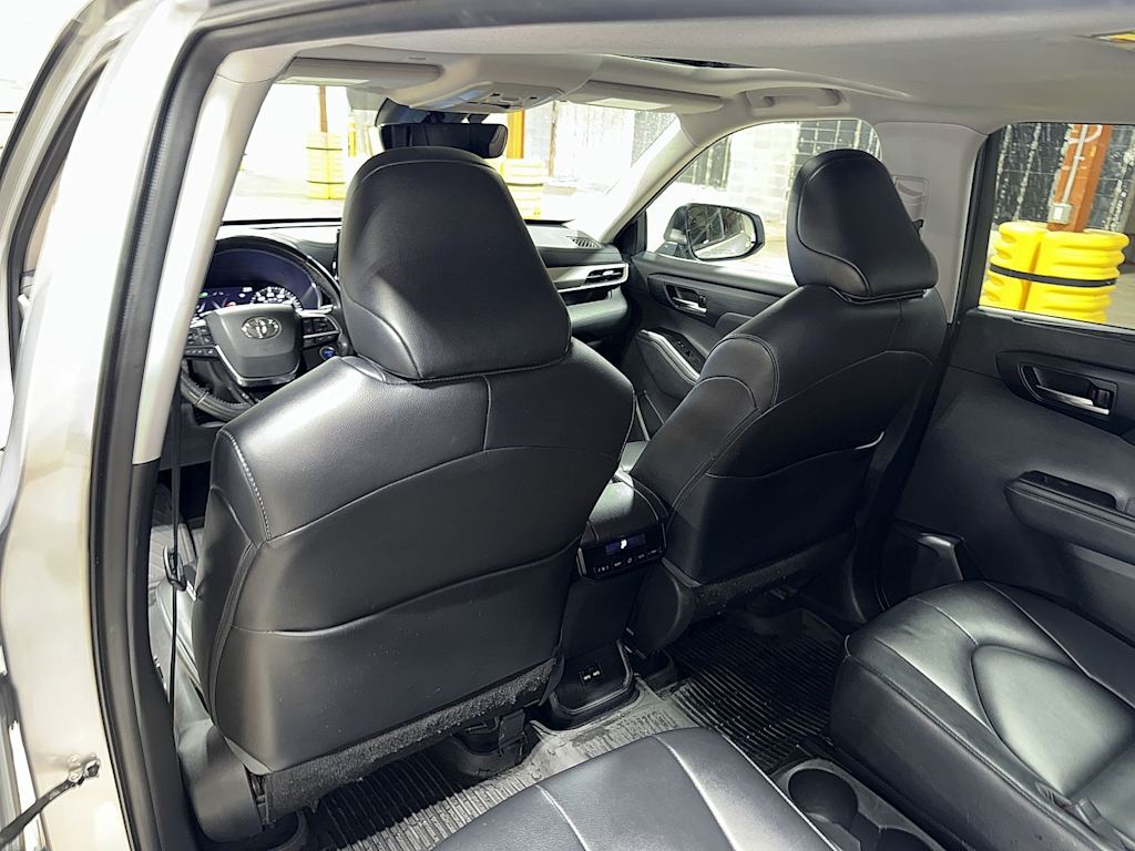 Thumbnail: 2021 Toyota Highlander - 33