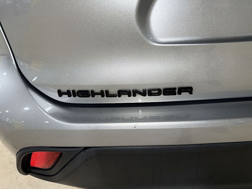 Thumbnail: 2021 Toyota Highlander - 6