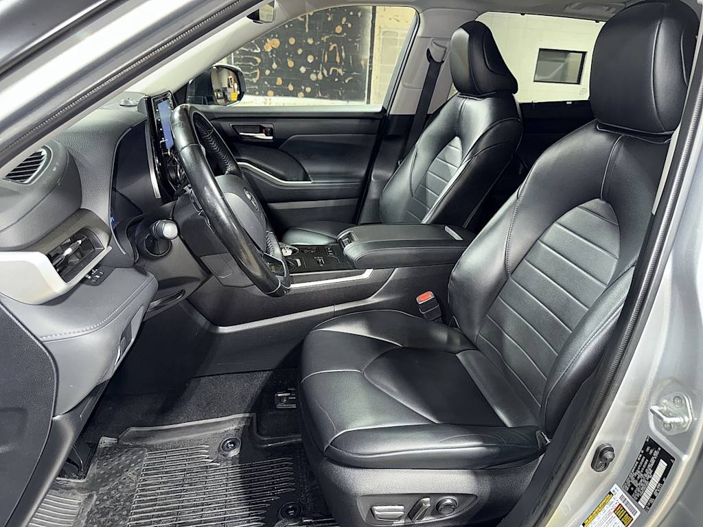 Thumbnail: 2021 Toyota Highlander - 10