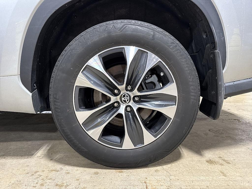 Thumbnail: 2022 Toyota Highlander - 6