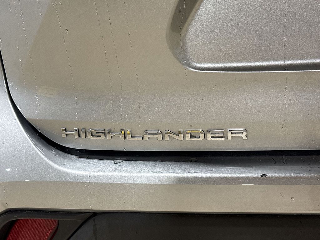 Thumbnail: 2022 Toyota Highlander - 5