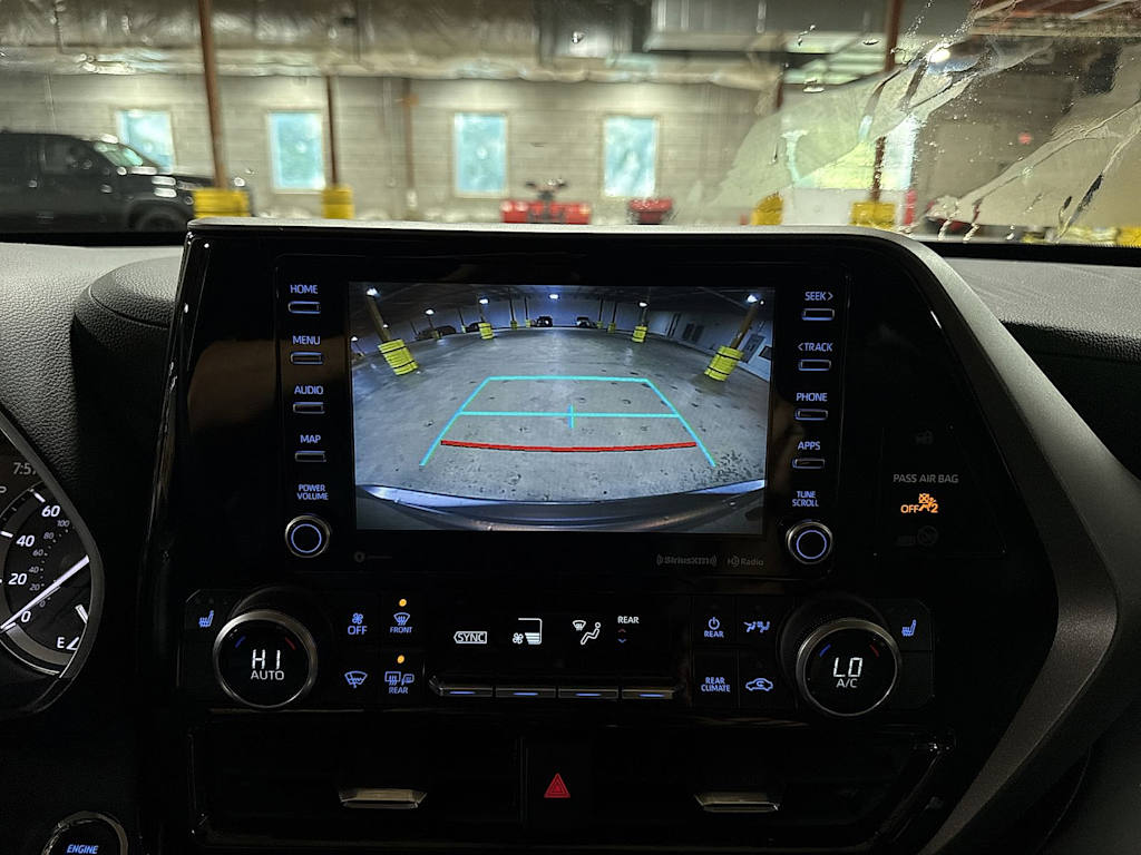 Thumbnail: 2022 Toyota Highlander - 30