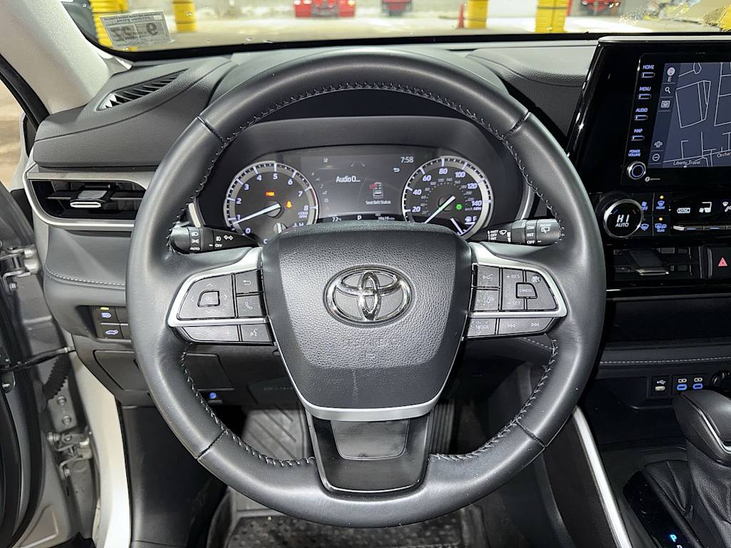 Thumbnail: 2022 Toyota Highlander - 2