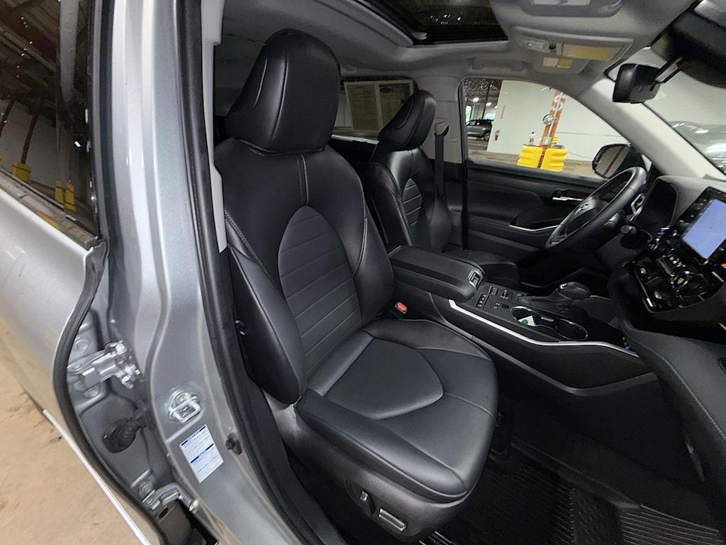 Thumbnail: 2022 Toyota Highlander - 10