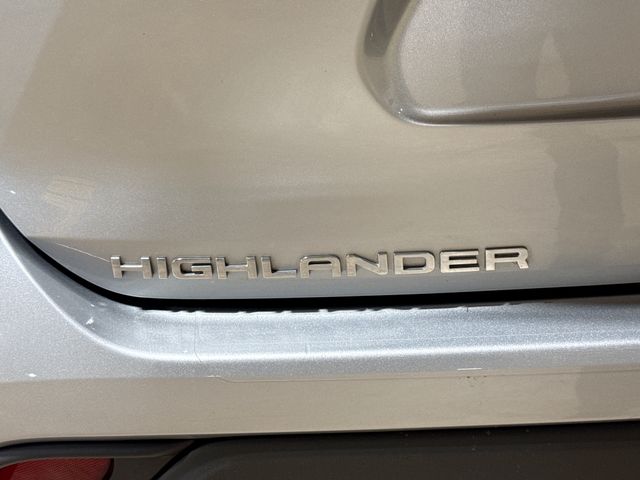 Thumbnail: 2022 Toyota Highlander - 6