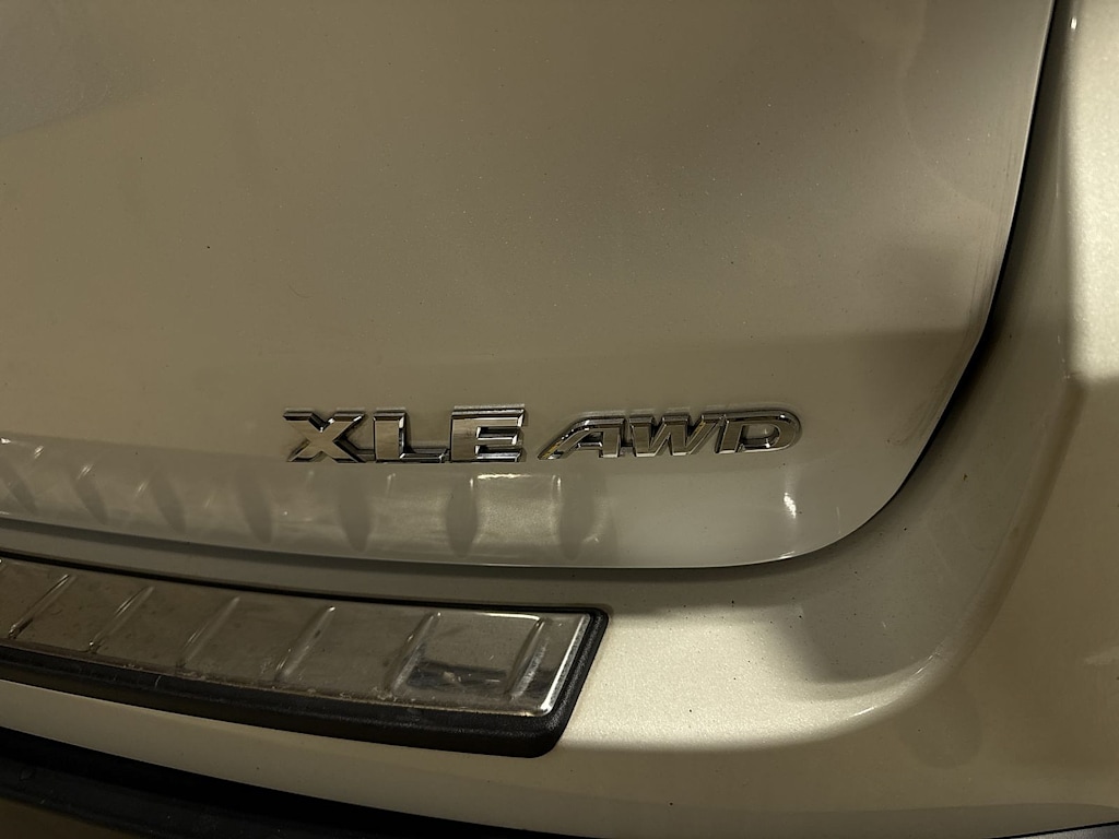 Thumbnail: 2016 Toyota Highlander - 30