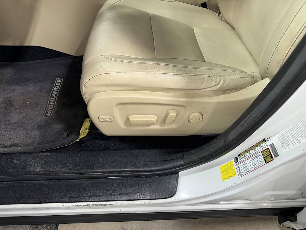 Thumbnail: 2016 Toyota Highlander - 27