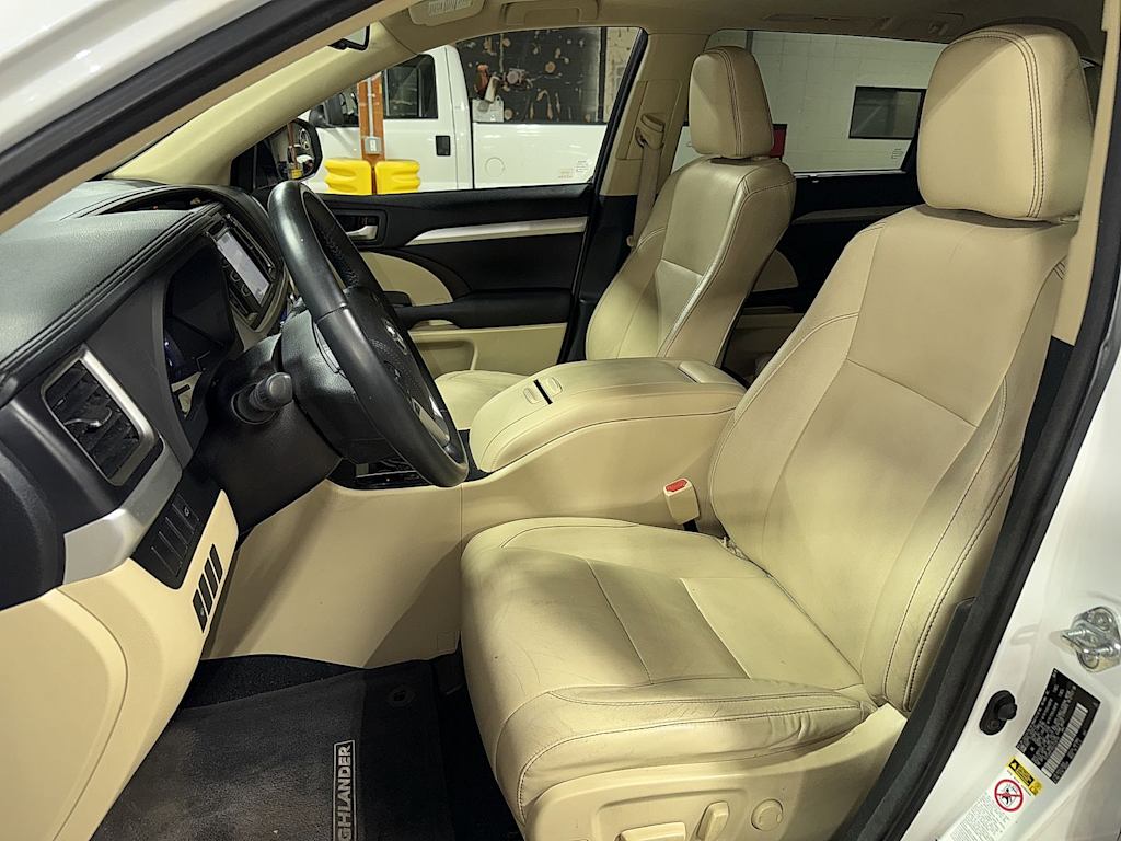 Thumbnail: 2016 Toyota Highlander - 10