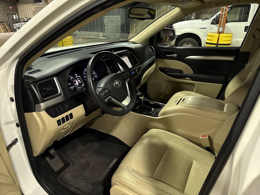 Thumbnail: 2016 Toyota Highlander - 9