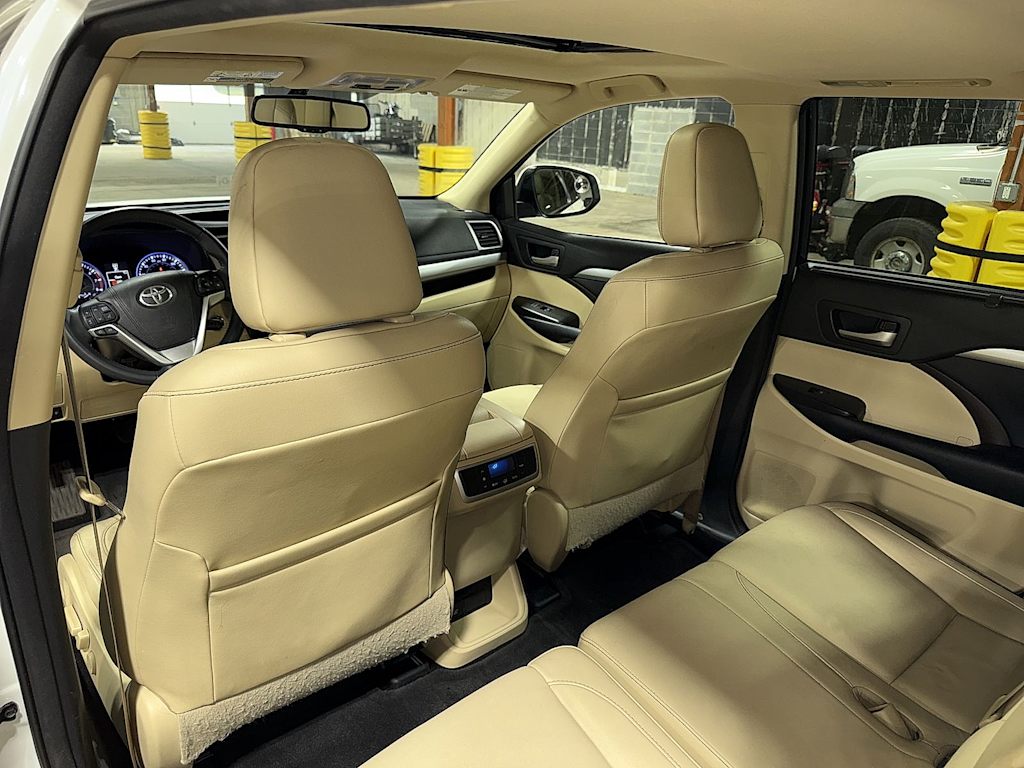 Thumbnail: 2016 Toyota Highlander - 31