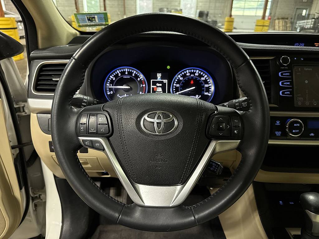 Thumbnail: 2016 Toyota Highlander - 2