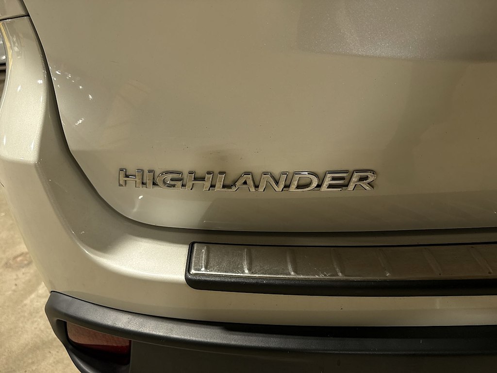 Thumbnail: 2016 Toyota Highlander - 6