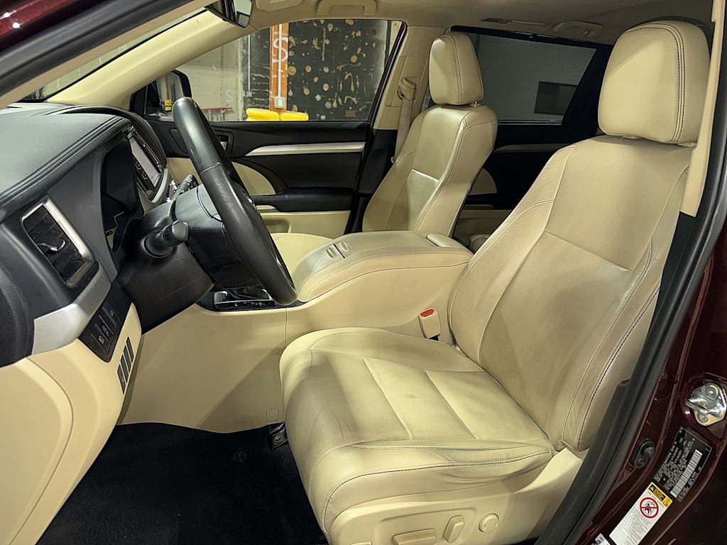 Thumbnail: 2019 Toyota Highlander - 10