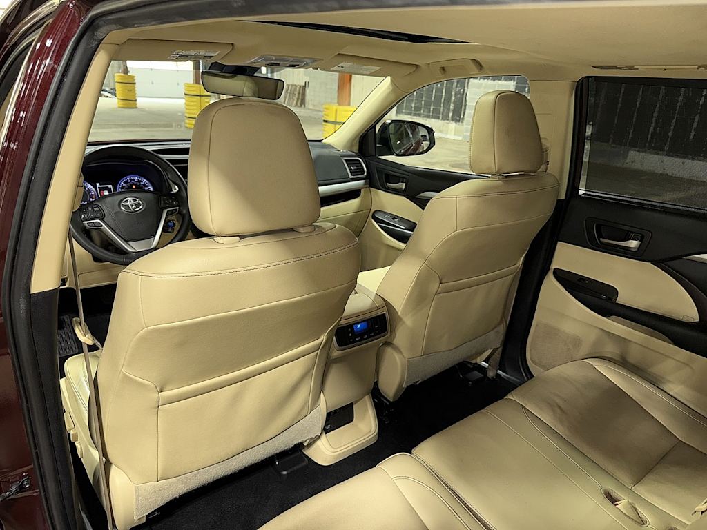 Thumbnail: 2019 Toyota Highlander - 32