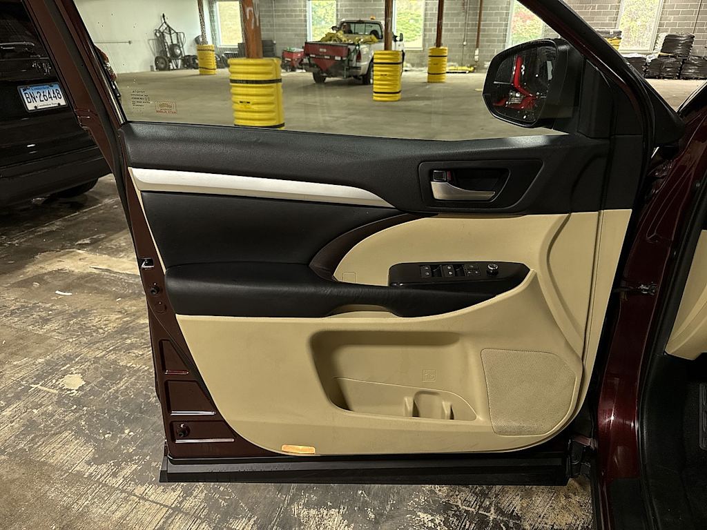 Thumbnail: 2019 Toyota Highlander - 33