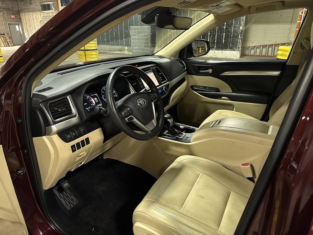 Thumbnail: 2019 Toyota Highlander - 9
