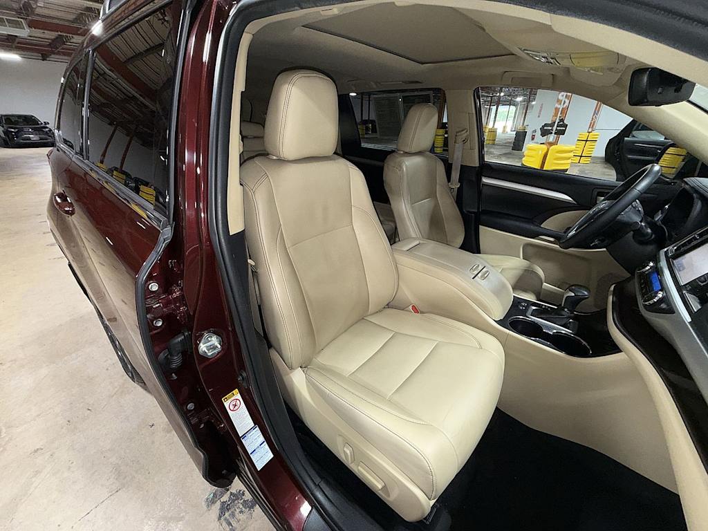 Thumbnail: 2019 Toyota Highlander - 11