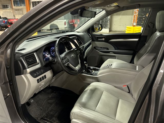 Thumbnail: 2019 Toyota Highlander - 31