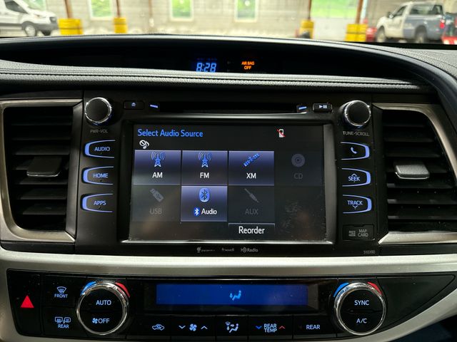 Thumbnail: 2019 Toyota Highlander - 23
