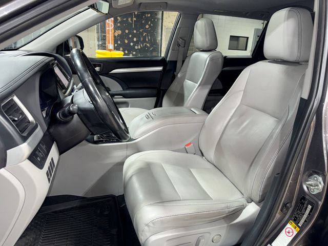 Thumbnail: 2019 Toyota Highlander - 9
