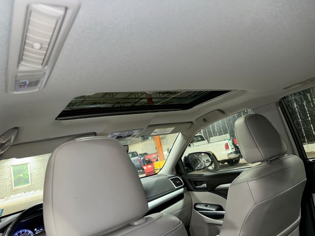 Thumbnail: 2019 Toyota Highlander - 27