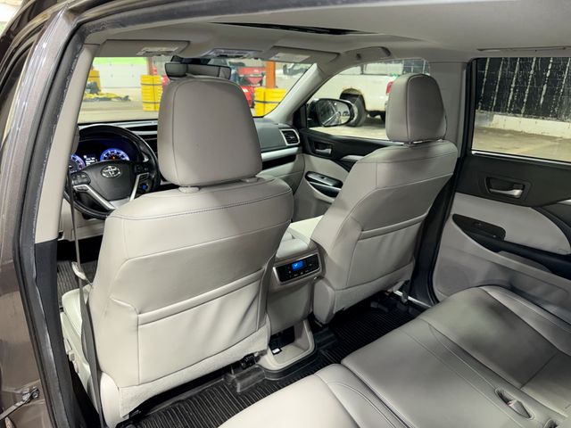 Thumbnail: 2019 Toyota Highlander - 30