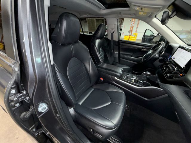 Thumbnail: 2023 Toyota Highlander - 11