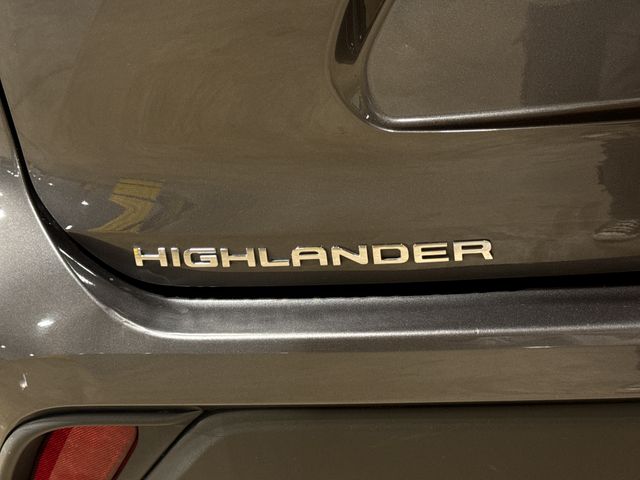 Thumbnail: 2023 Toyota Highlander - 6