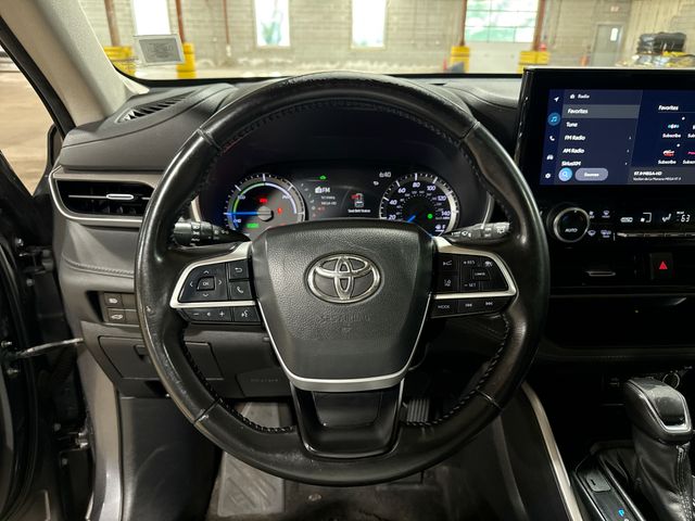 Thumbnail: 2023 Toyota Highlander - 2