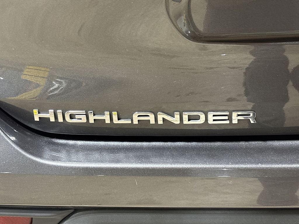 Thumbnail: 2023 Toyota Highlander - 6