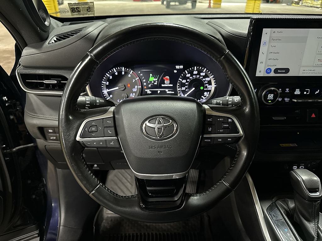 Thumbnail: 2023 Toyota Highlander - 2