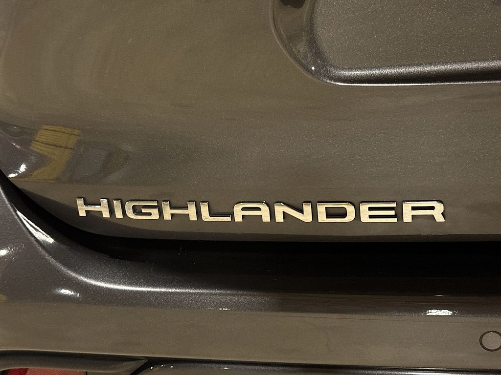 Thumbnail: 2023 Toyota Highlander - 6