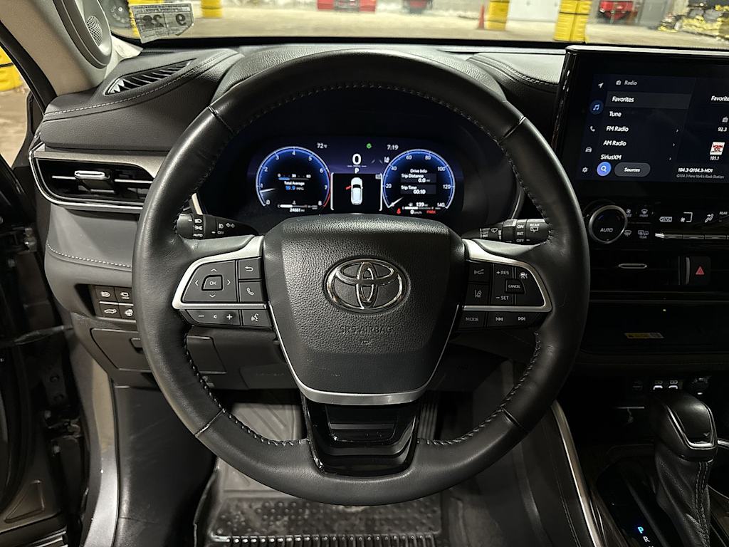 Thumbnail: 2023 Toyota Highlander - 2