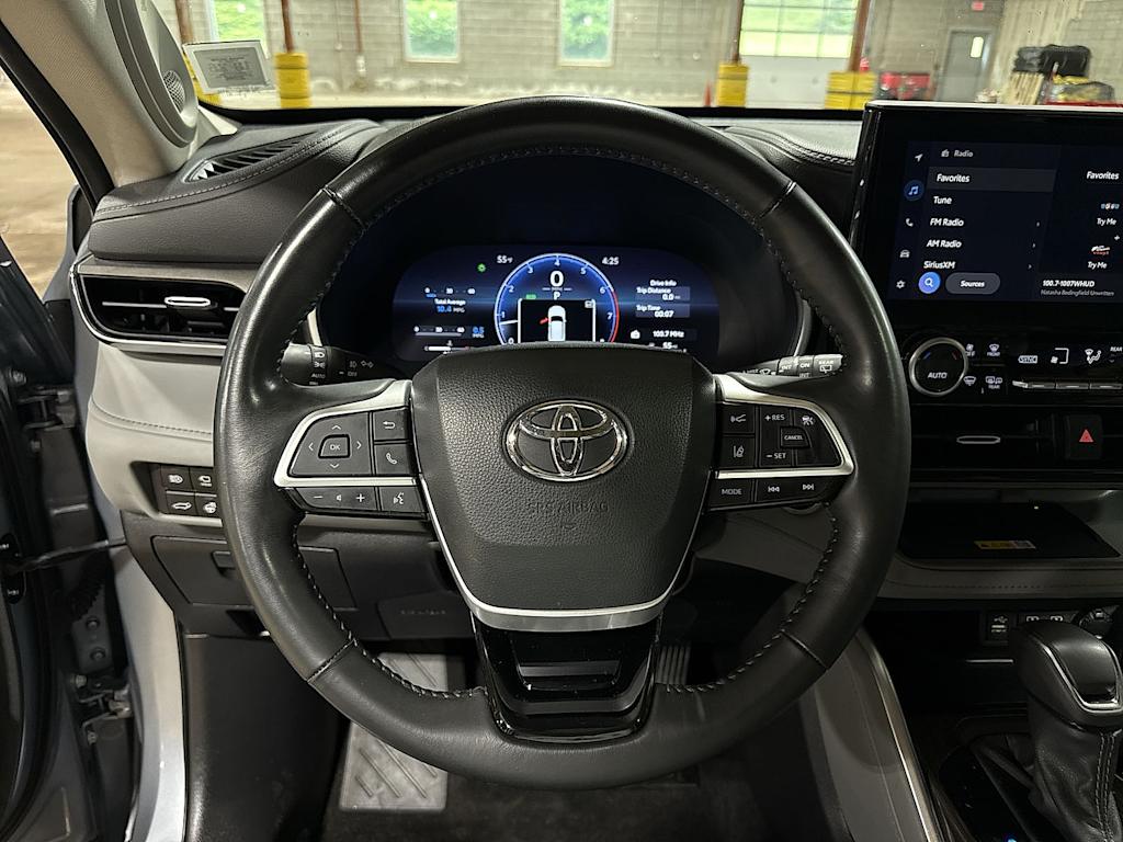 Thumbnail: 2023 Toyota Highlander - 2