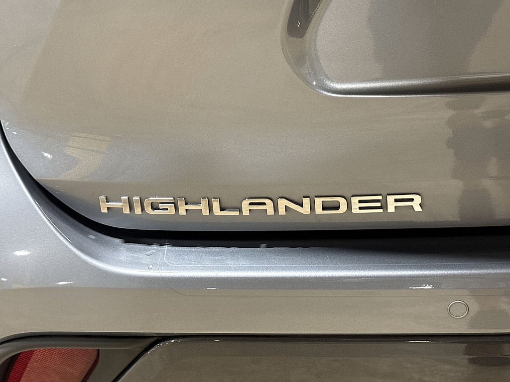 Thumbnail: 2023 Toyota Highlander - 6